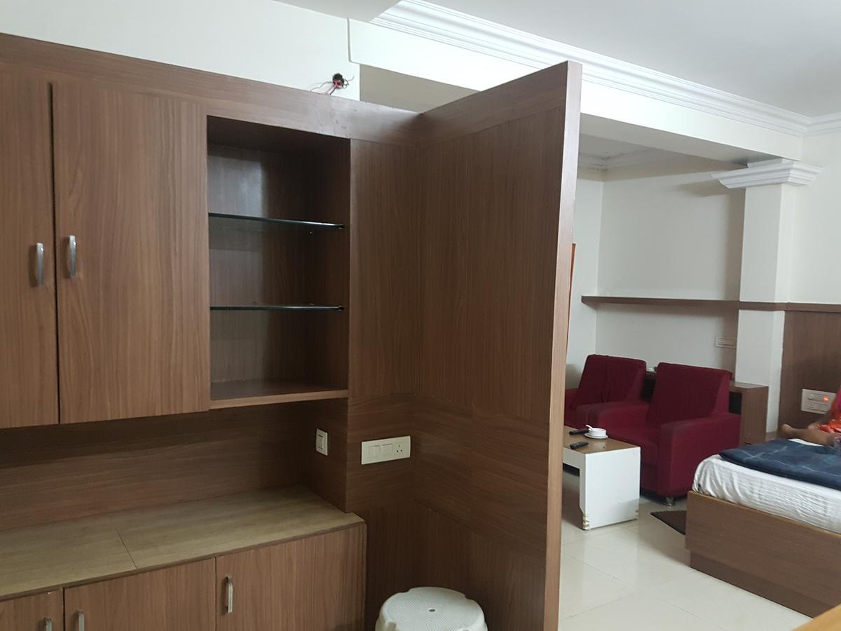 Hotel Surya Palace Kottagudem Exterior photo