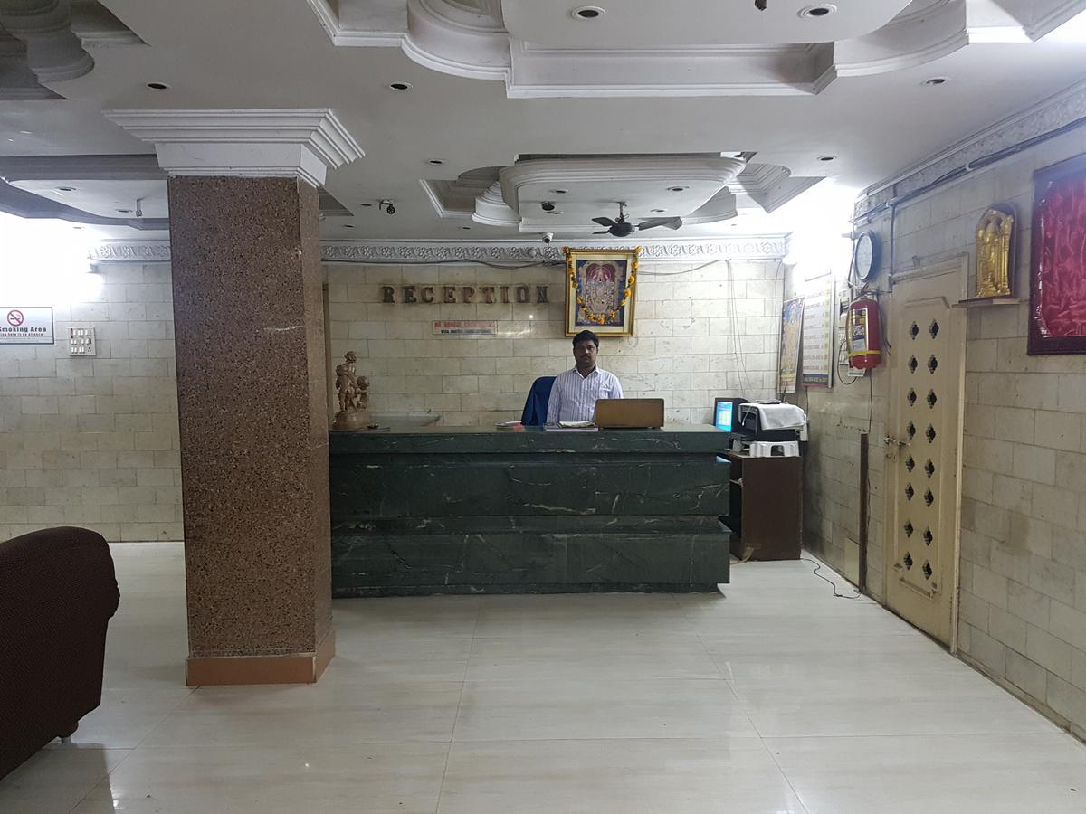 Hotel Surya Palace Kottagudem Exterior photo